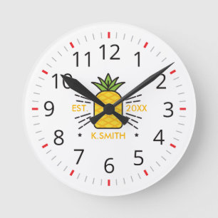 Horloge Ronde Personnalisable.Monogramme. Fruits mignons. Anan