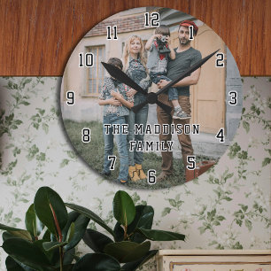 Horloge Ronde Photo de famille avec typographie moderne en gras 