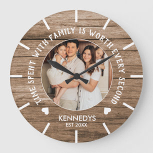 Horloge Ronde Photo Rustic Wood Nom de famille Citation Grande h