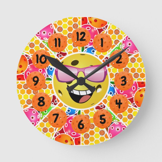 Horloge Ronde Pickleball est mon endroit heureux - Graphisme col (Recto)