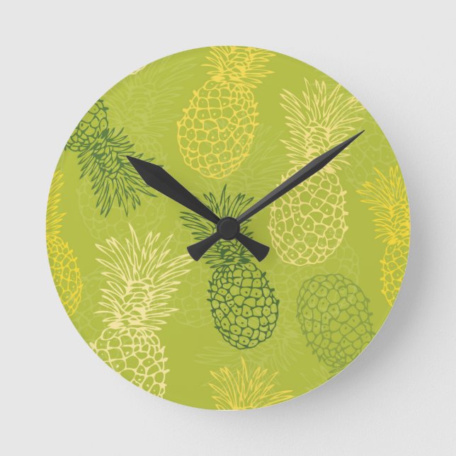 Horloge Ronde Pineapple Outline Pattern on Green (Recto)
