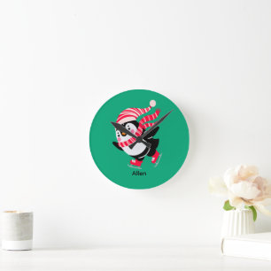 Horloge Ronde Pingouin de Noël dans un Casquette et écharpe sur