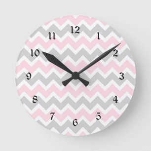 Horloge Ronde Pink and grey chevron baby girl nursery clock