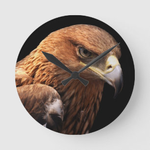 Horloge Ronde Portrait d'Eagle d'isolement sur le noir