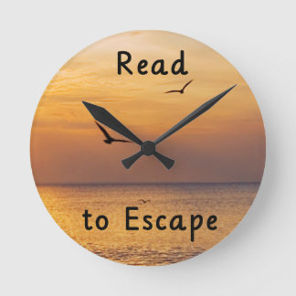 Horloge Ronde Read to Escape Wall Clock | Book Lover Quote