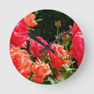 Horloge Ronde Roses de corail romantique