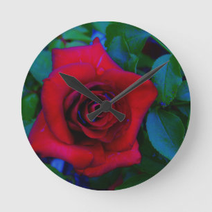 Horloge Ronde Roses rouges aux tons bleus