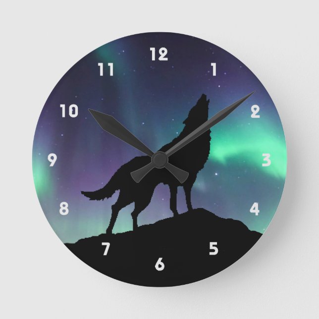 Horloge Ronde Silhouette de loup hurlant aux aurores boréales (Recto)