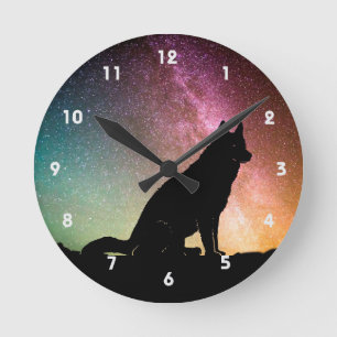 Horloge Ronde Silhouette de Wolf aux aurores boréales 