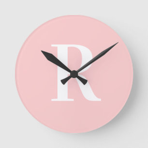 Horloge Ronde Simple Monogramme moderne rose pâle