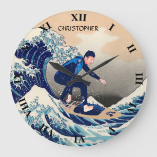 Horloge Ronde Surfer drôle surfant sur la grande vague de