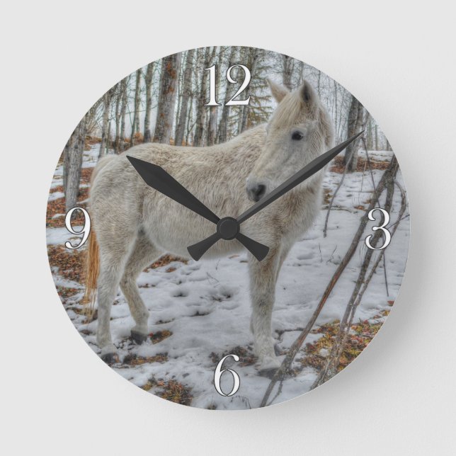 Horloge Ronde Sweet White Mare et cadeau de forêt d'hiver (Recto)