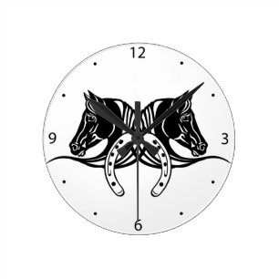 Horloge Ronde têtes de deux chevaux noirs et fer à cheval