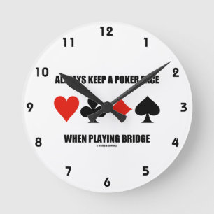 Horloge Ronde Toujours Garder Un Visage De Poker En Jouant À Bri