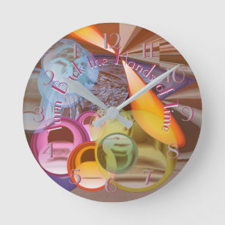 Horloge Ronde Tournez de retour les mains d'autre chose de temps