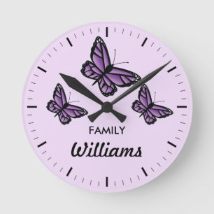 Horloge Ronde Trois papillons violets avec nom de famille