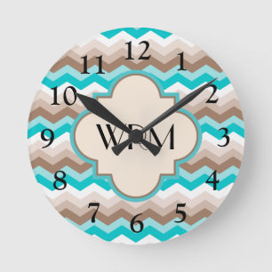 Horloge Ronde Turquoise Bleu Brown Chevron Moderne Monogramme