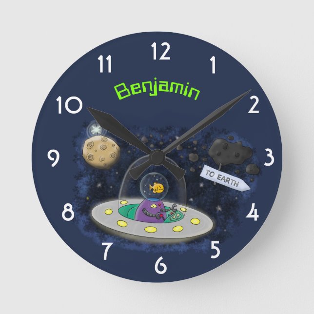 Horloge Ronde Un joli poisson heureux dans l'espace dessin animé (Recto)