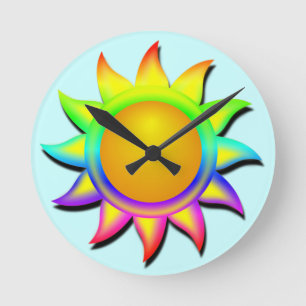HORLOGE RONDE UN SOLEIL RICHE ET COLORÉ
