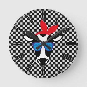 Horloge Ronde Vache Hipster sur Damier