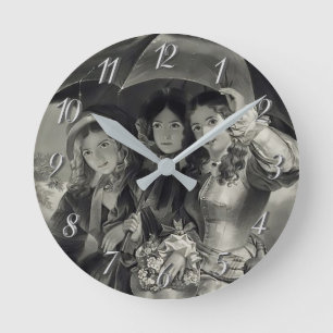 Horloge Ronde Victorian girls parapluie day victorian