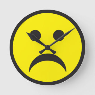 Horloge Ronde Visage malheureux de tristesse