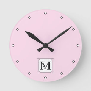 Horloge Ronde Votre lettre. Monogramme personnalisé. Blanc noir