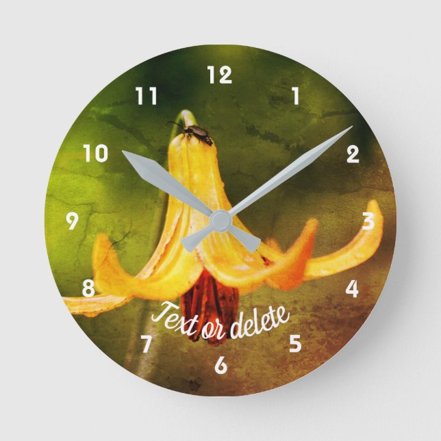 Horloge Ronde Wild Canada Lily With Insect Abstract Personalized (Recto)
