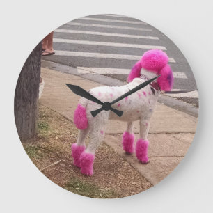 Horloge rose de caniche