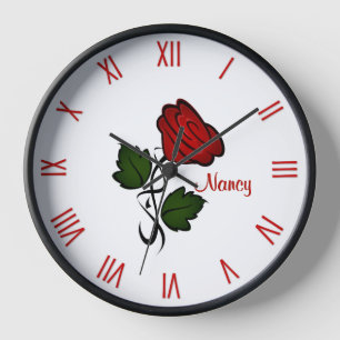 Horloge Rose Rouge avec Noms en Chiffres Romains