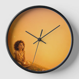 Horloge s'accrochant à l'espoir