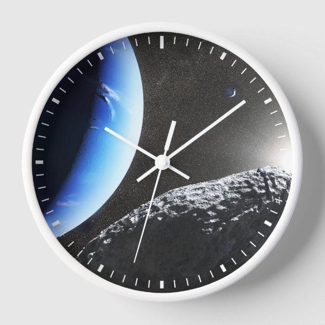 Horloge Un Hippocamp de la minuscule lune de Neptune. (Recto)