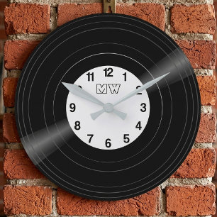 Horloge vintage monogramme en disque vinyle person