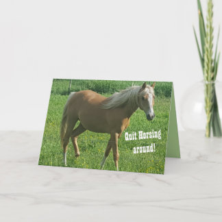 Horsing une carte d'anniversaire ronde