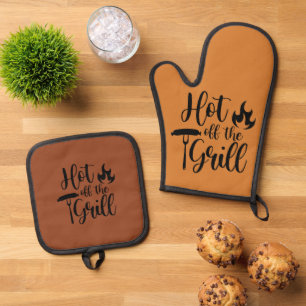 Hot Off the Grill Brown and Black Oven Mitt & Pot Holder Set