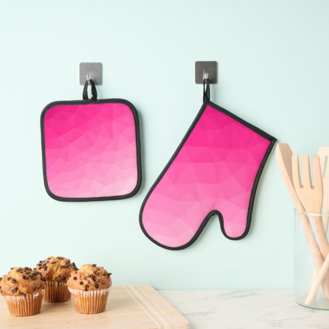 Hot pink ombre gradient geometric mesh pattern oven mitt & pot holder set (Insitu(Hanging))