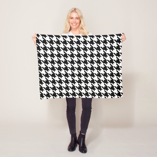 Houndstooth Black White Classic Weaving Pattern Fleece Blanket (In Situ)