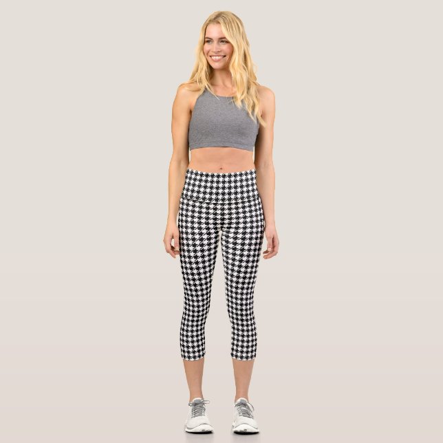 Houndstooth BWe Rpt Pattern Capri Leggings (Front)