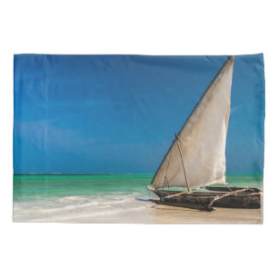 Housse D'oreillers Bateau de pêche traditionnel sur la plage