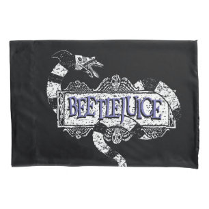 Housse D'oreillers Beetlejuice   Sandworm Coiled on Beetlejuice Logo