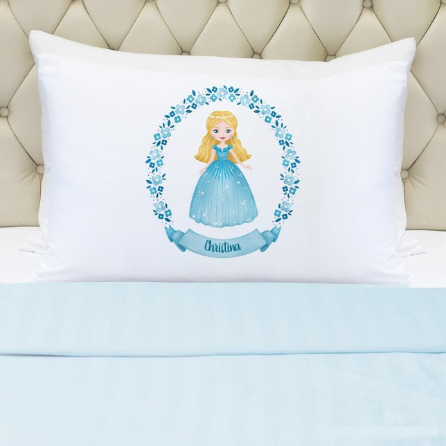 Housse D'oreillers Fille Pillowcase (A cute girls blue princess pillowcase. Personalize it with your girls name. So cute for her bed.)