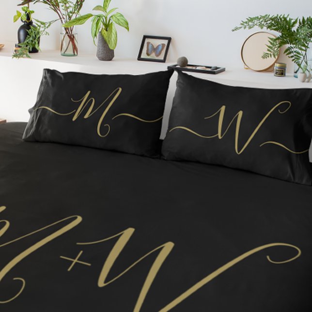 Housse D'oreillers Marié couple élégant monogramme initial noir or (Monogrammed pillow case set script black and gold.)