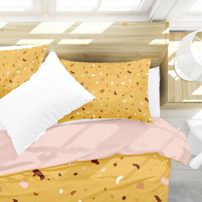Housse D'oreillers Motif de Terrazzo Jaune (Yellow Terrazzo Pillow Case On Bed)