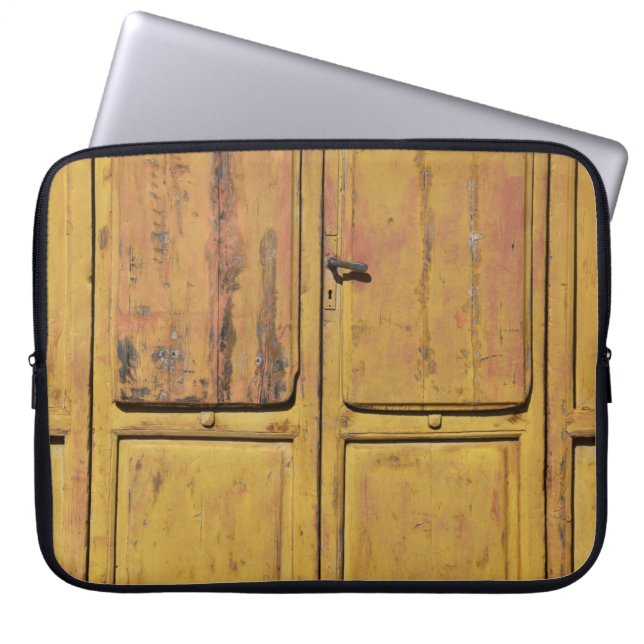 Housse Pour Ordinateur Portable Armoire en bois marron fermé (Devant)