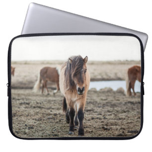 HOUSSE POUR ORDINATEUR PORTABLE CES CHEVAUX SONT TRÈS SUCRÉS ET INQUISITIFS