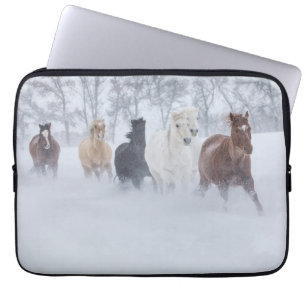 Housse Pour Ordinateur Portable Chevaux courant dans la neige