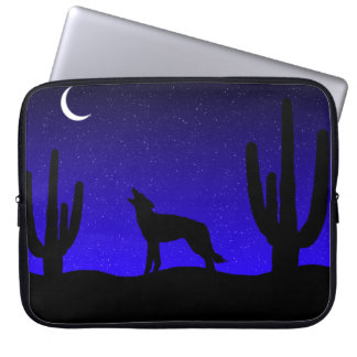 Housse Pour Ordinateur Portable Coyote hurlant dans le désert à la lune