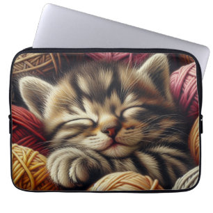 Housse Pour Ordinateur Portable Cute Grey Kitten Napping dans les boules de fils
