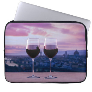 Housse Pour Ordinateur Portable Deux verres de vin rouge sur la ligne d'horizon de