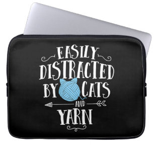 Housse Pour Ordinateur Portable Easily Distracted by Cats and Yarn Knitting Yarn